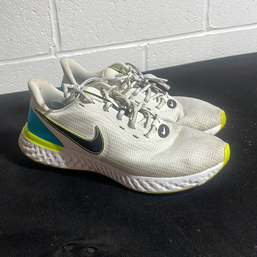 Size 9 men Nike